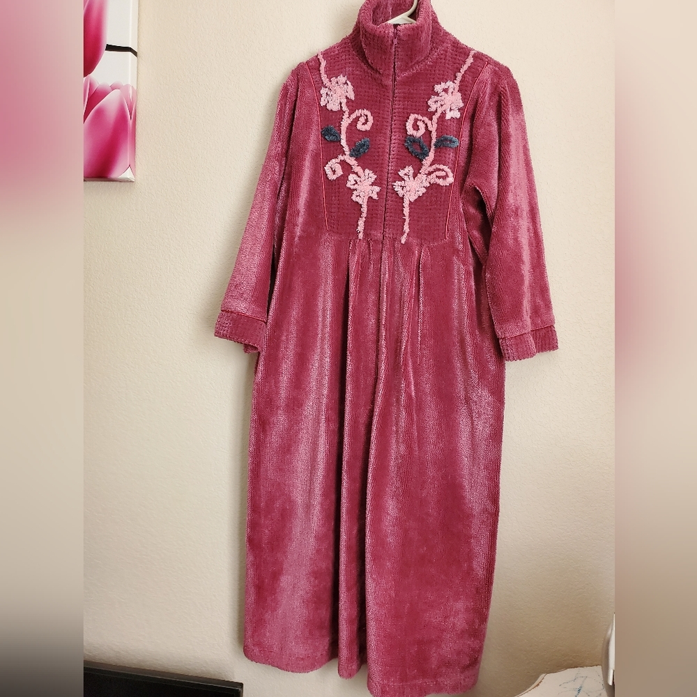 Plush Floral Embroidered Long Robe - Rose (Unbranded) - Picture 2 of 7